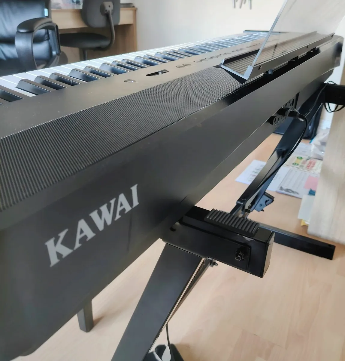 Beautiful Kawai ES 520 Digital Piano with bench - Image 4