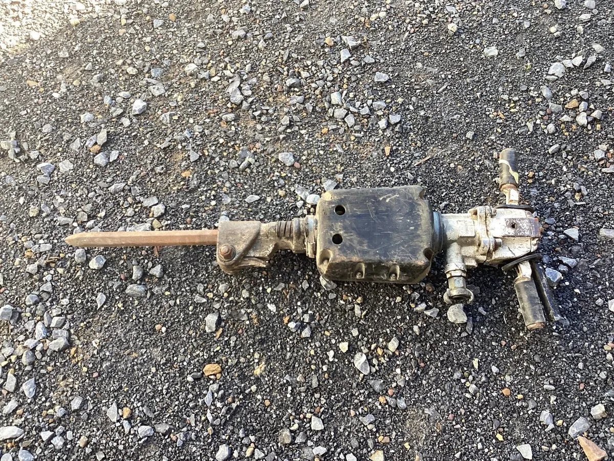 Pneumatic McDonald jack hammer