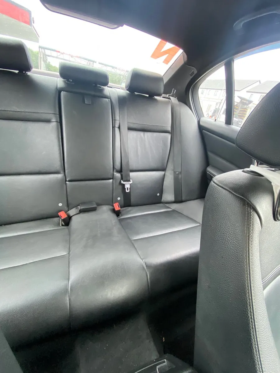 BMW 3-Series 2010 - Image 2