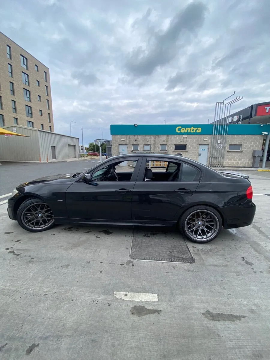 BMW 3-Series 2010 - Image 4