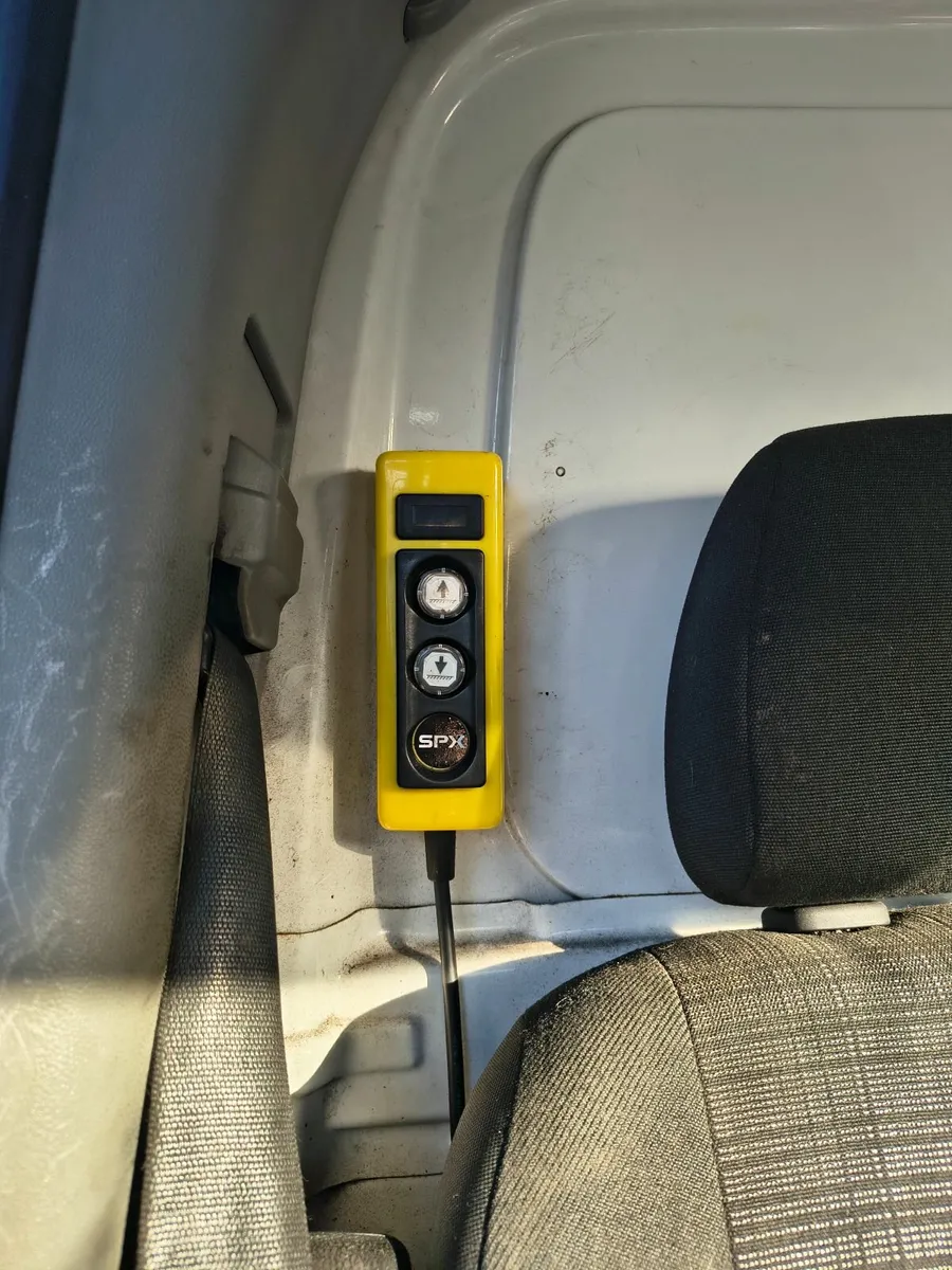 Mercedes-Benz Sprinter 2015 tipper - Image 4