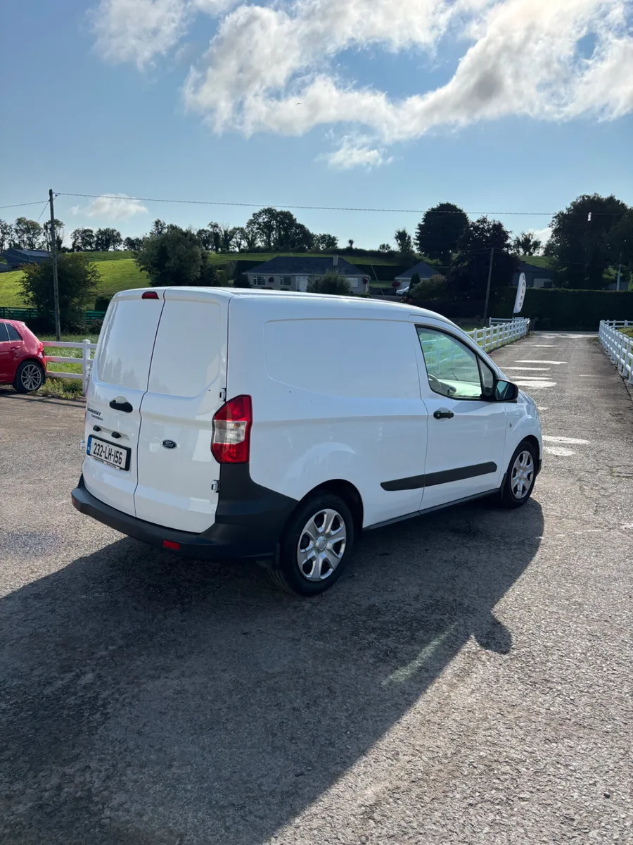 Ford Transit Courier 2023 - Image 4
