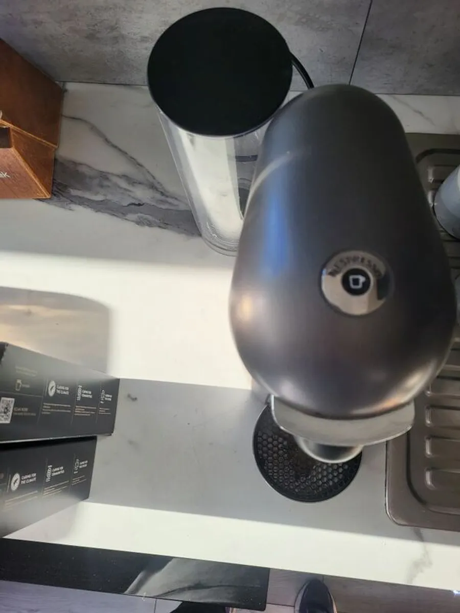 Nespresso vertuo coffee machine - Image 2