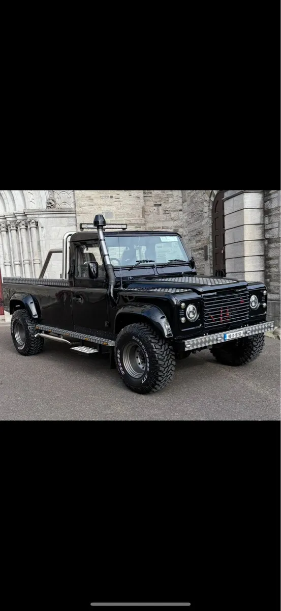 Land Rover Defender - Image 3