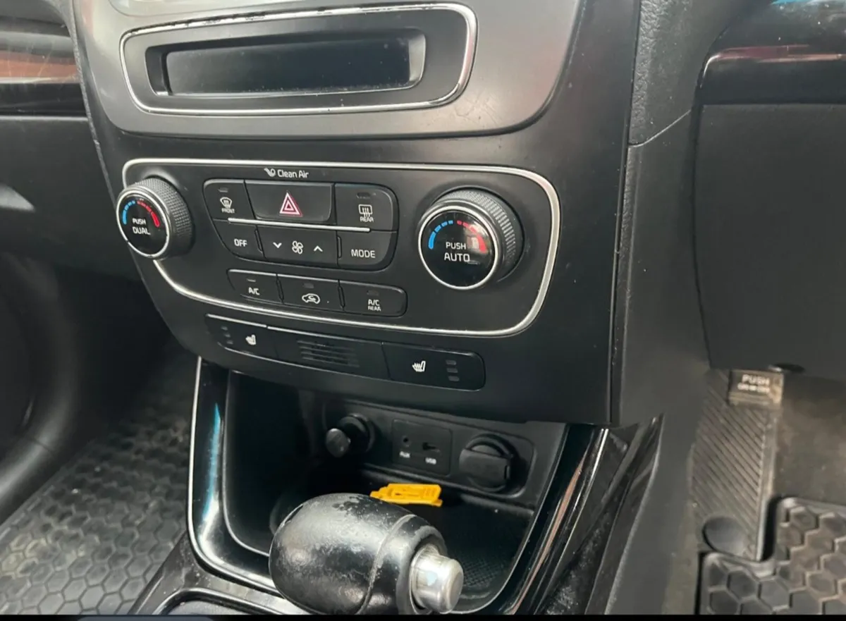 Kia Sorento - Image 3