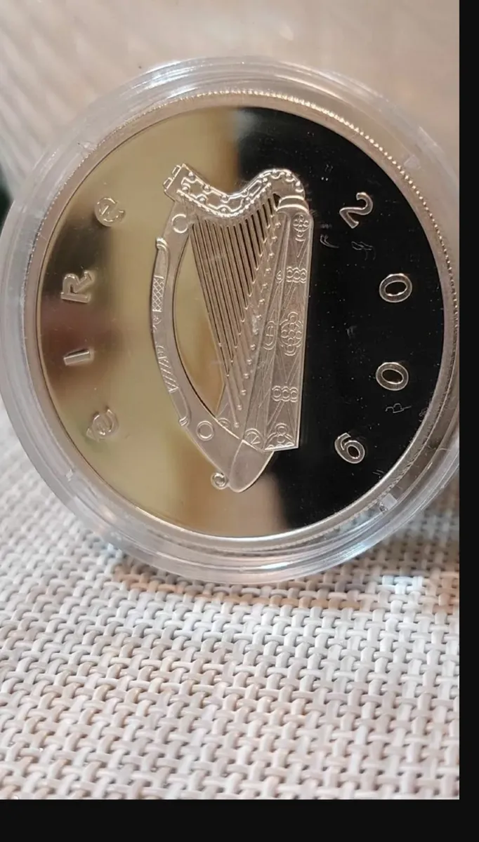 10 EURO SILVER PROOF COIN 2009. PLOUGHMAN IN CAPSU - Image 2