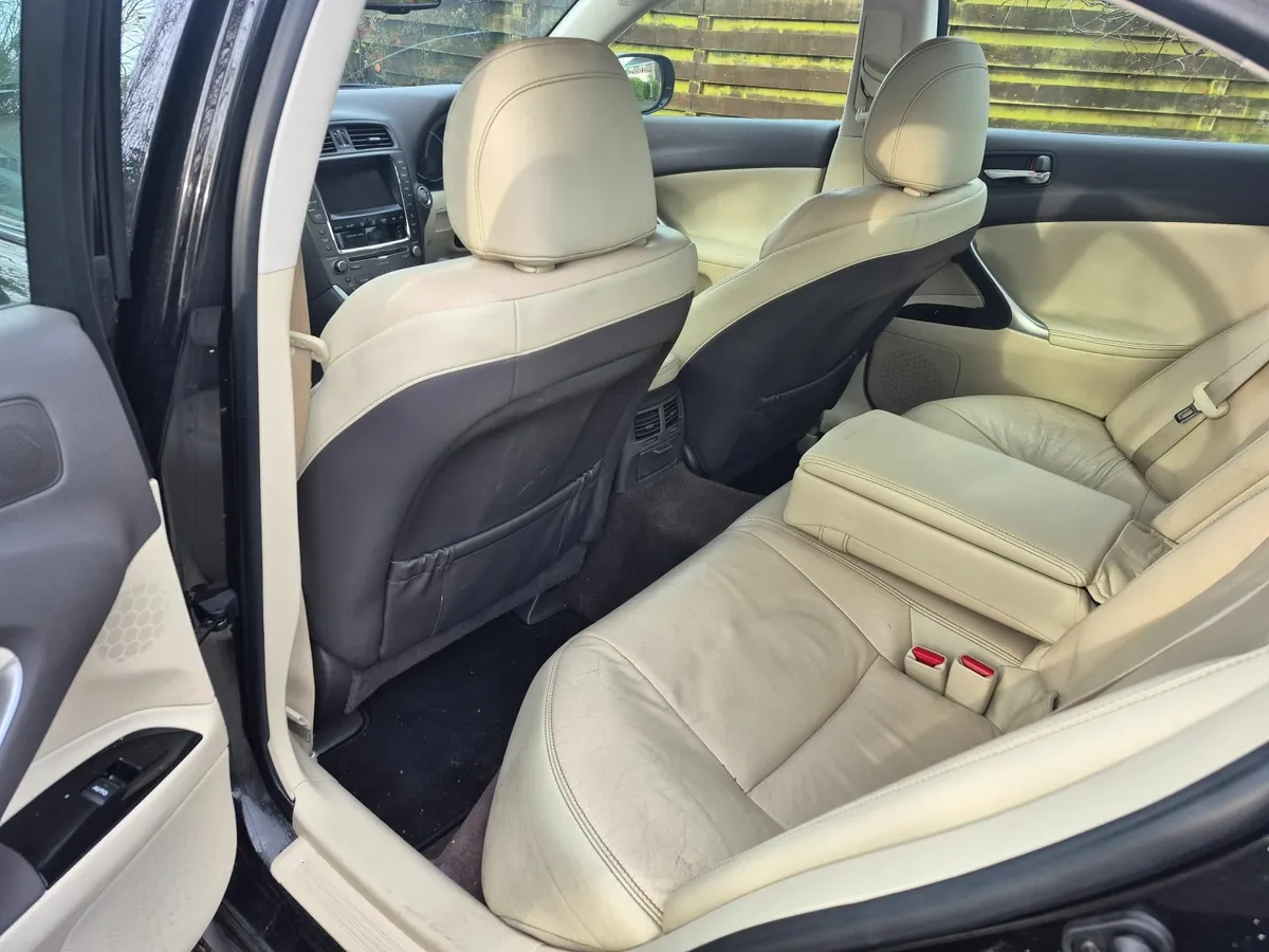 Lexus IS 2012 - Image 2
