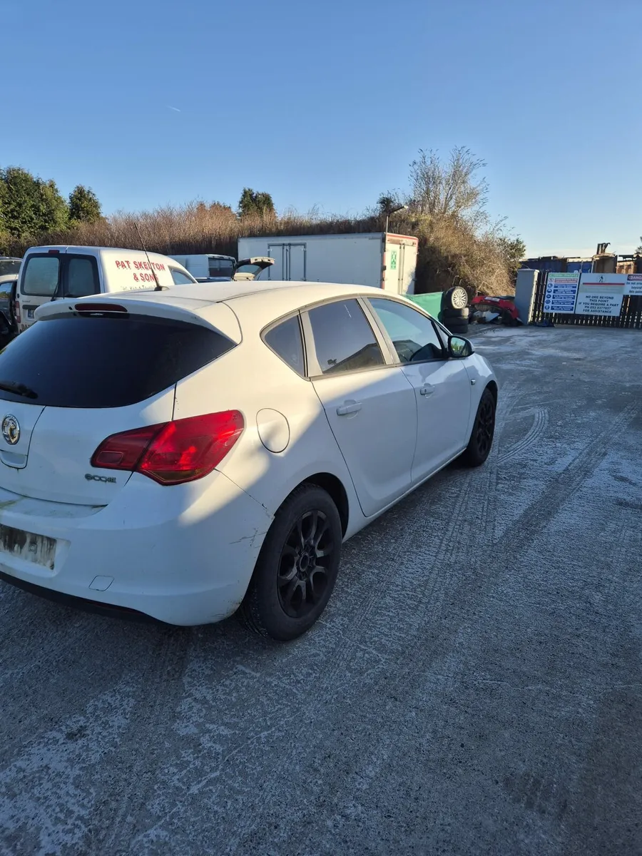 Opel Astra - Breaking only - Image 1