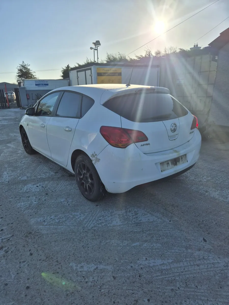 Opel Astra - Breaking only - Image 2