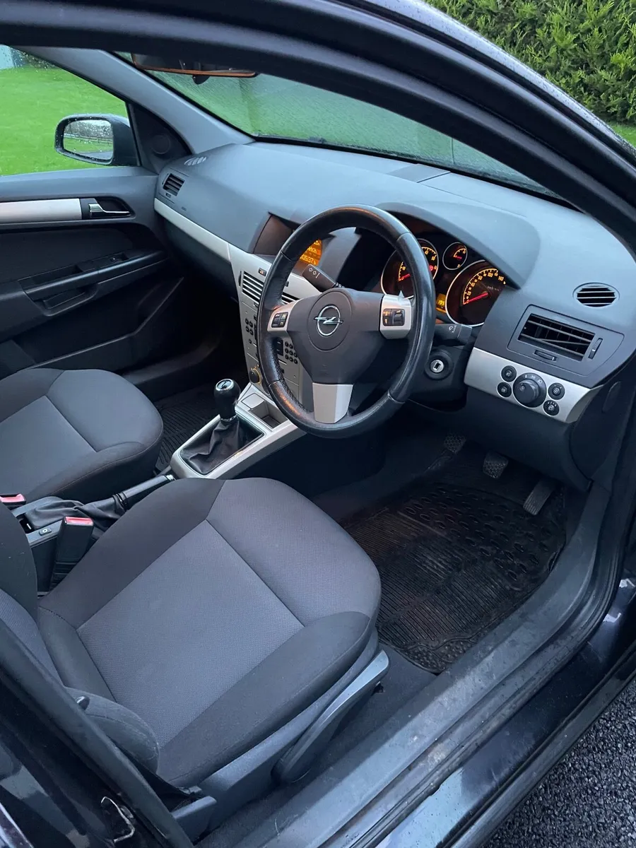 Opel Astra 2008 - Image 2