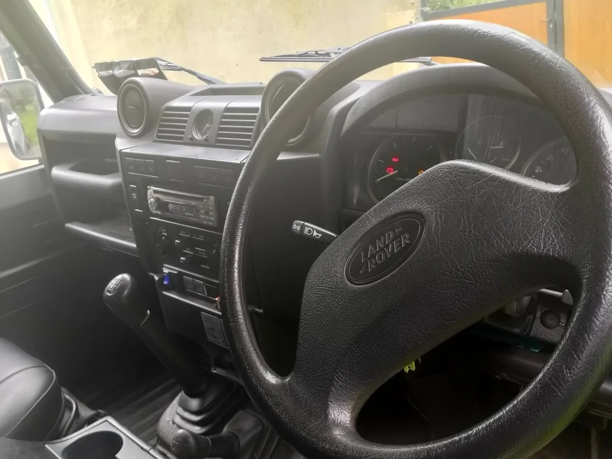 Land Rover Defender 2007 - Image 4