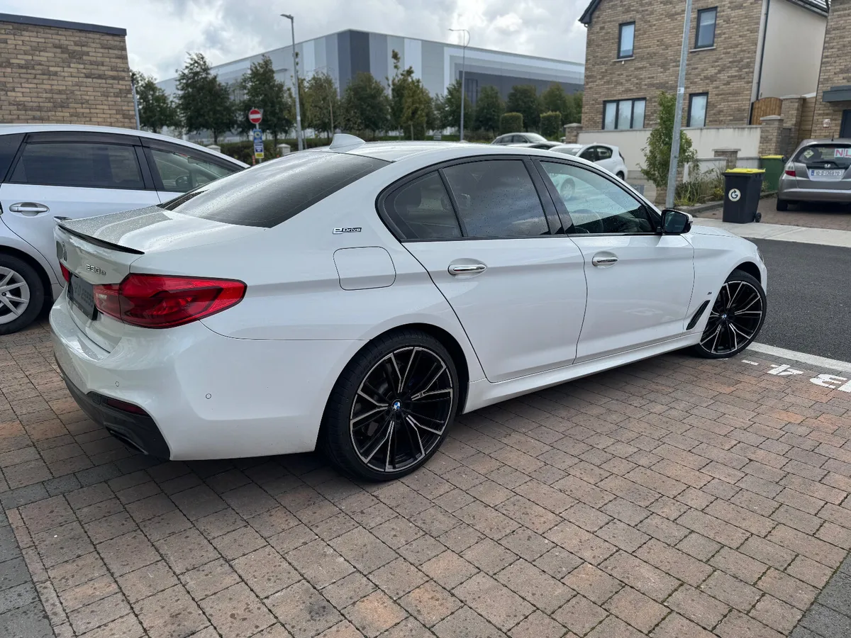 2017 BMW 5-Series (G30) M-Sport - Image 4
