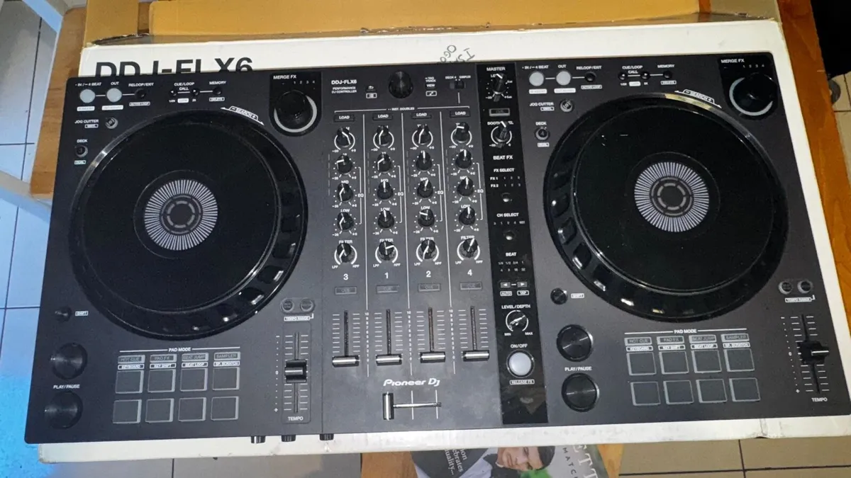 Dj Decks  ddj flx x6 + Speaker - Image 4