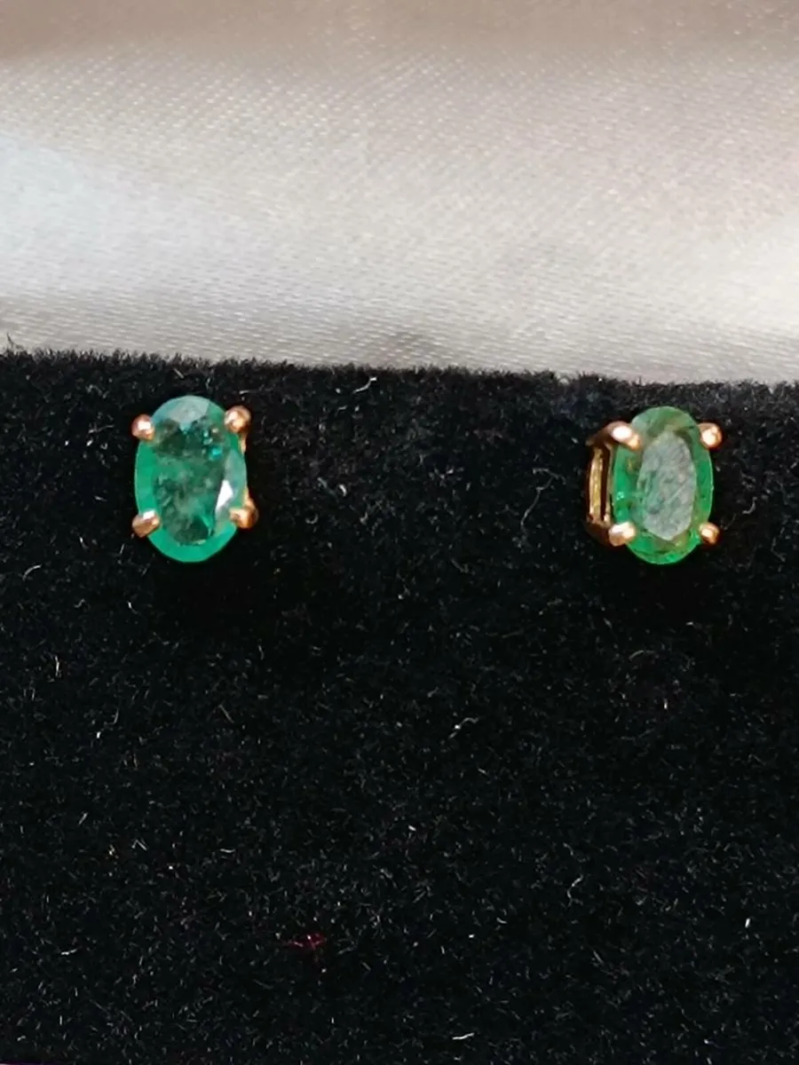 Oval Emerald & 14k Yellow Gold Studs Earrings - Image 2