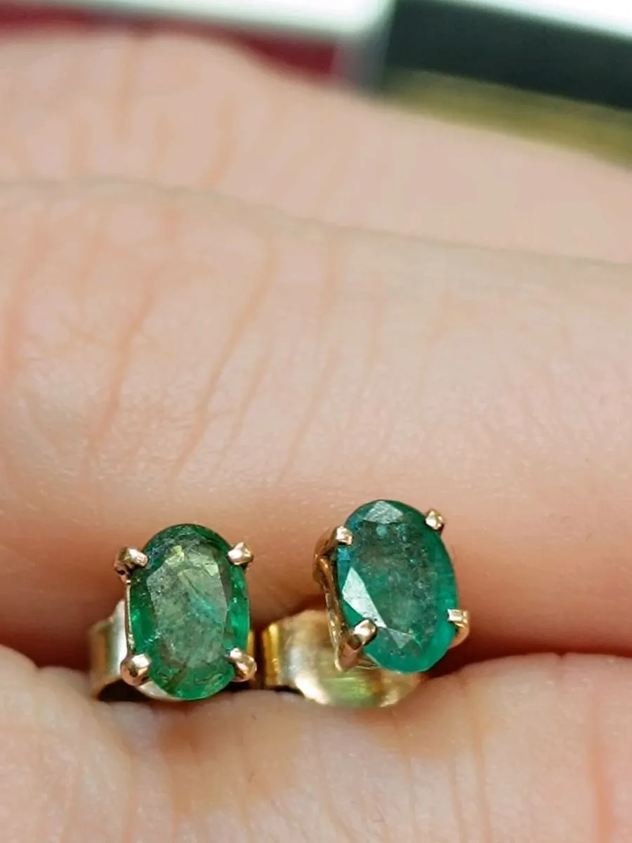 Oval Emerald & 14k Yellow Gold Studs Earrings - Image 4