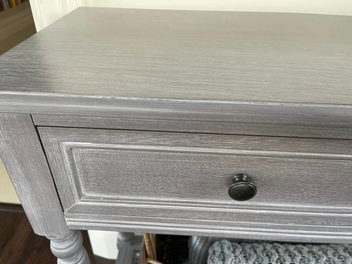 Table Console - Image 3