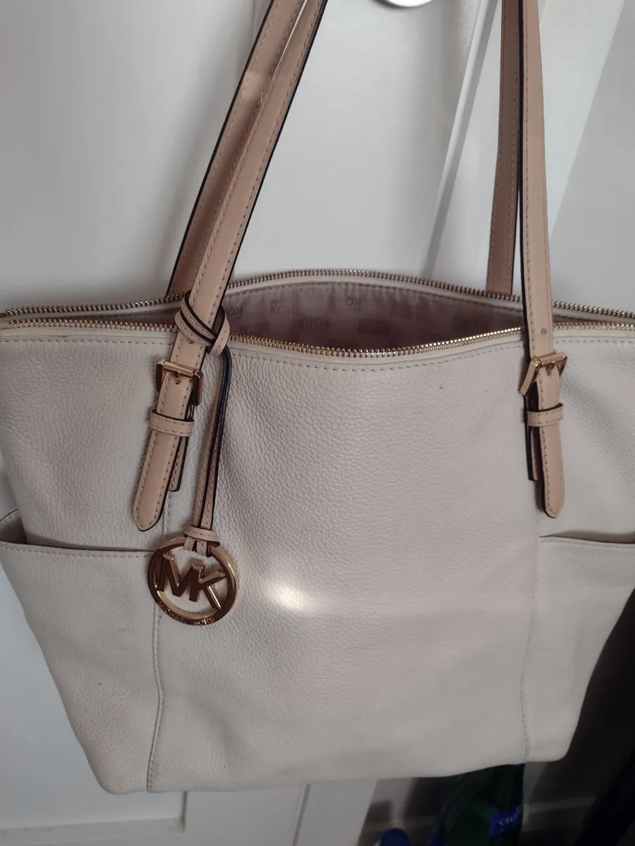 Genuine Michael Kors handbag beige leather - Image 1