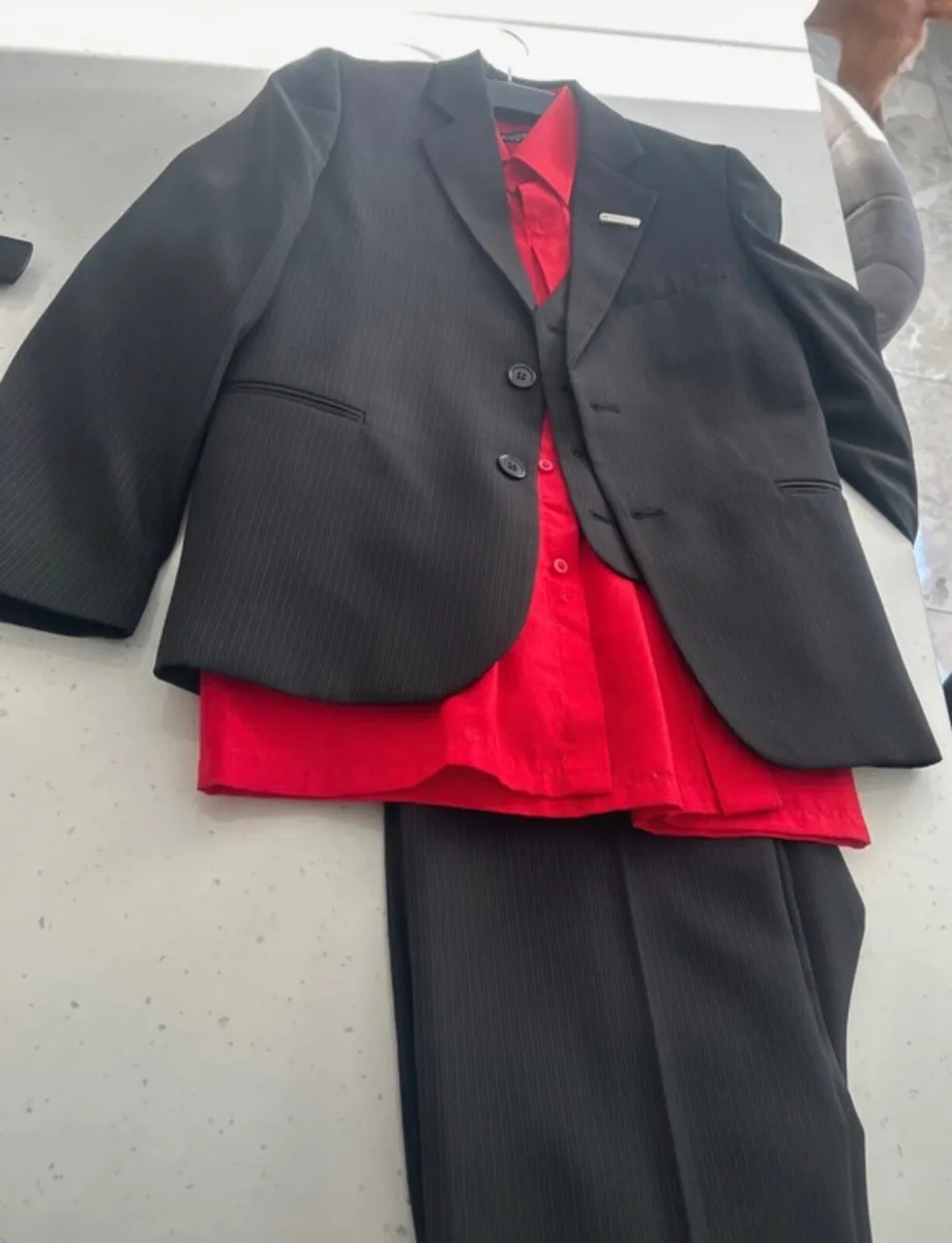 Boys suit - Image 2