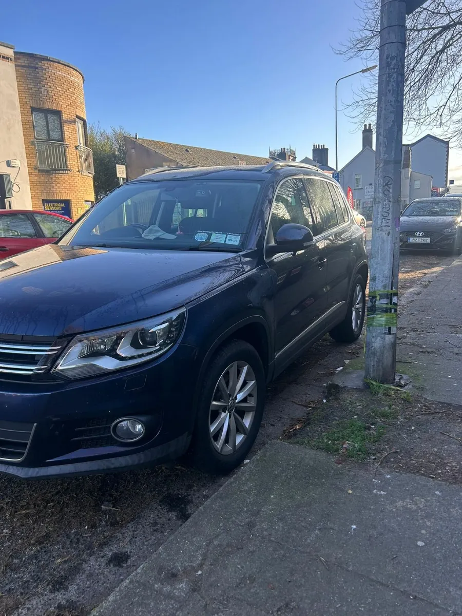 Volkswagen Tiguan SUV - 2016 - Dark Blue - Image 4