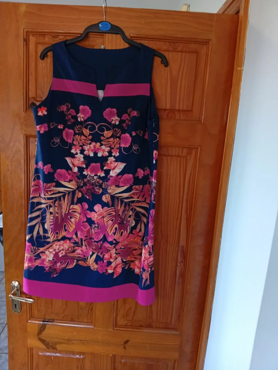 Ladies clothes - Image 1