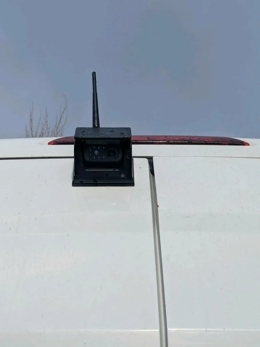 Car/van wireless reversing camera . - Image 1