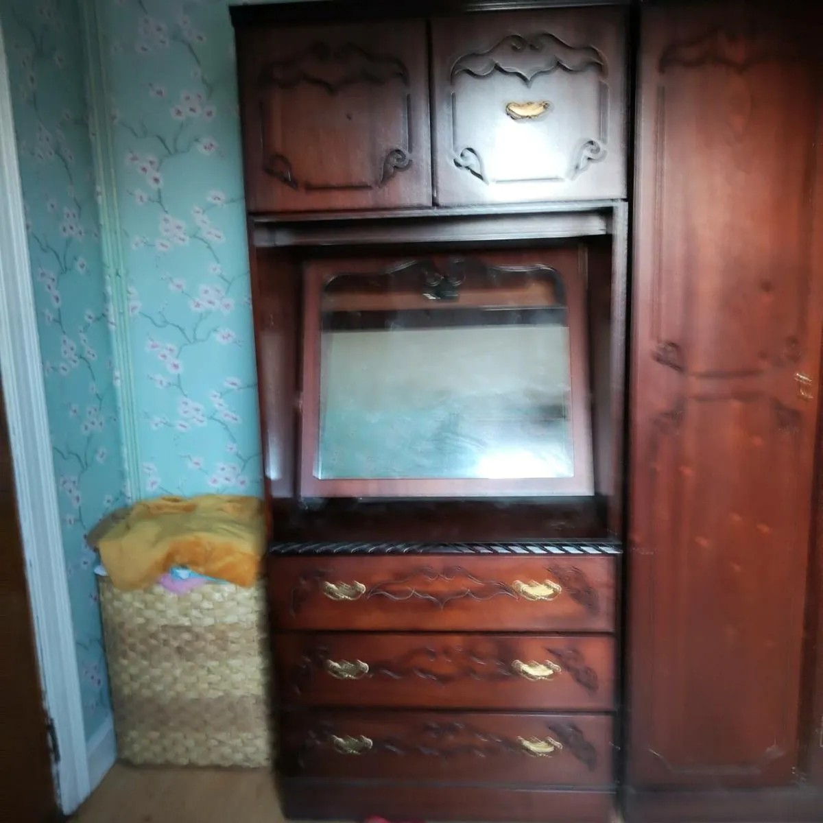 Wardrobe/Vanity unit