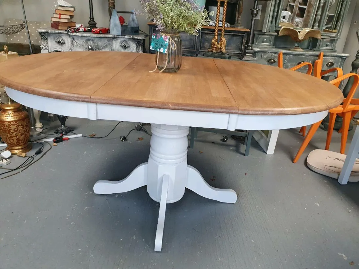 6 seater extendable dining tabl - Image 1