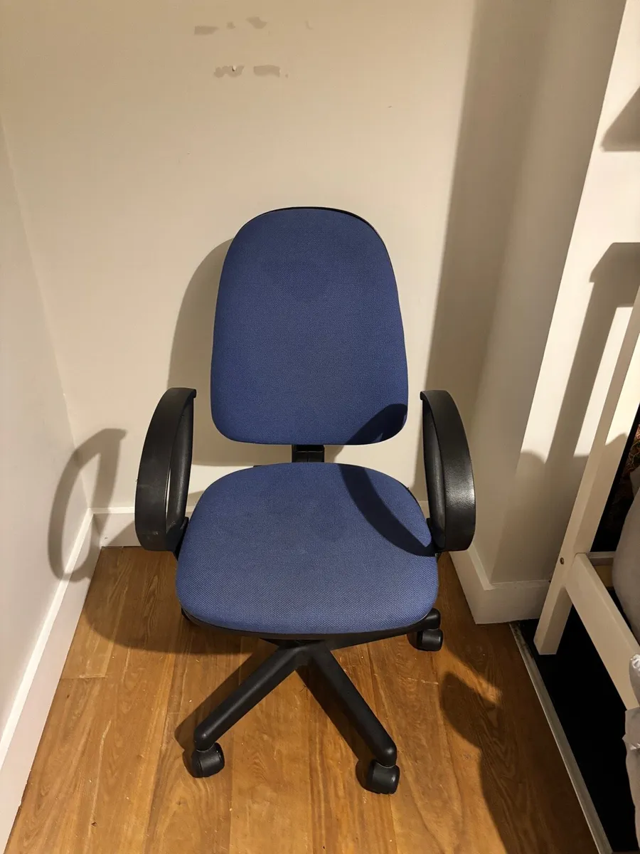 Office Desk, Chair and Wireless keyboard and mouse - Image 1