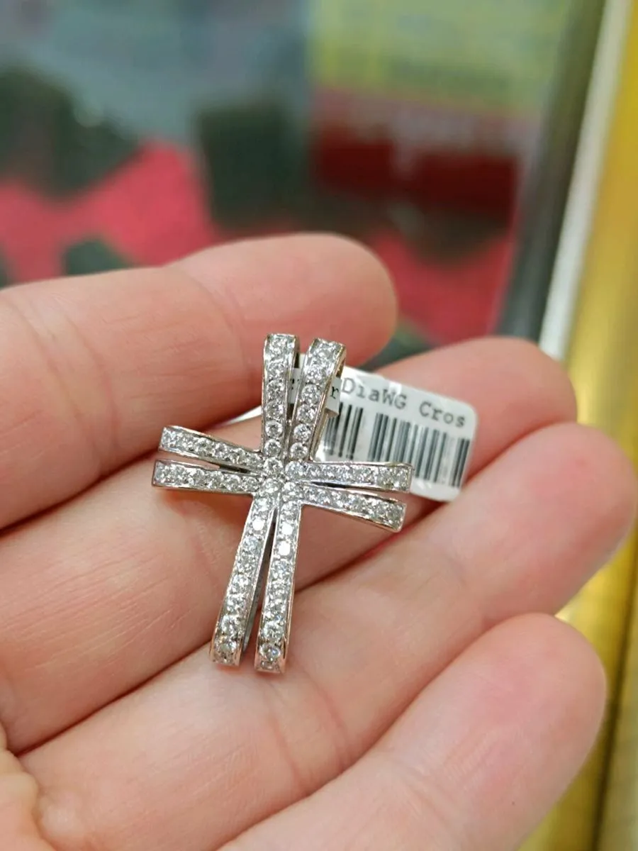 18k White Gold & Diamond Cross Pendant - Image 3