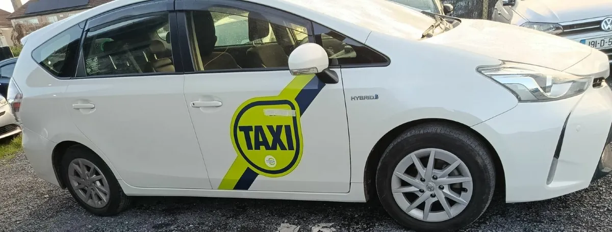 TAXI ::---  Toyota Prius ALPHA 2019