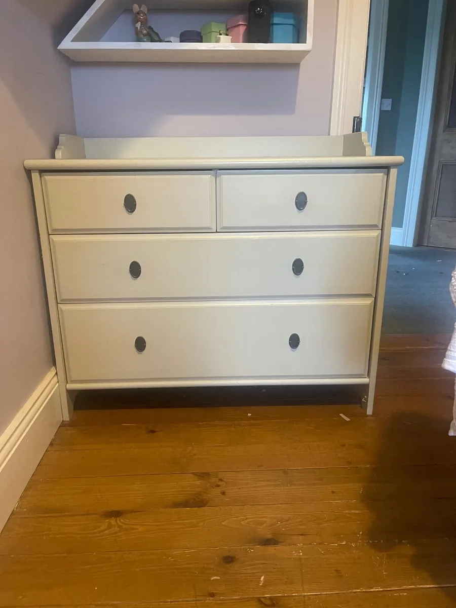 Drawers and wardrobe - Image 1