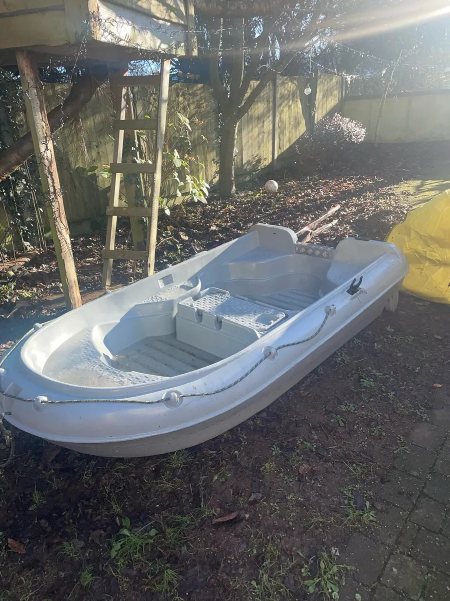 9ft fishing/rowing boat & Yamaha Engine - Image 1