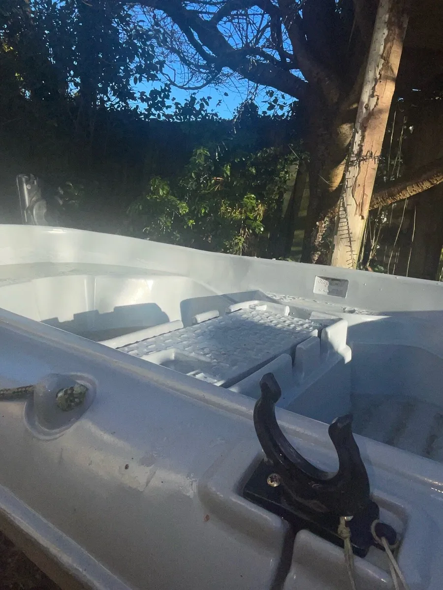 9ft fishing/rowing boat & Yamaha Engine - Image 4