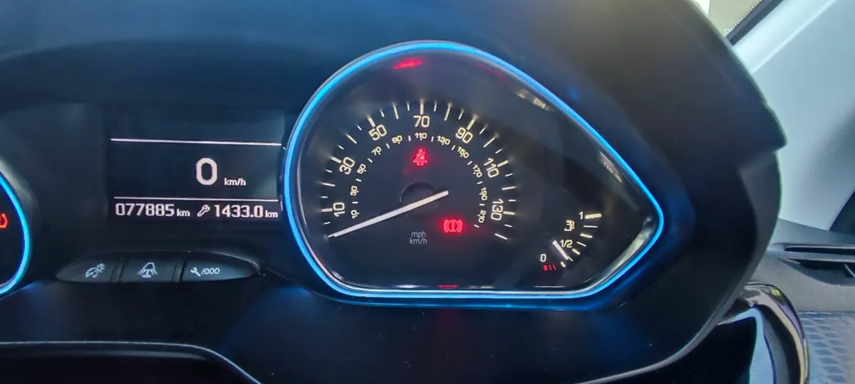 Peugeot 2008 2015 - Image 2