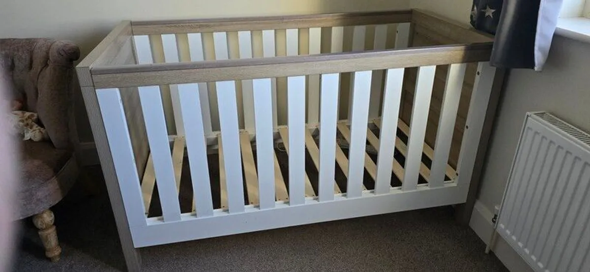 Mothercare cot 5-in-1 bed pristine condition with matress - Image 2