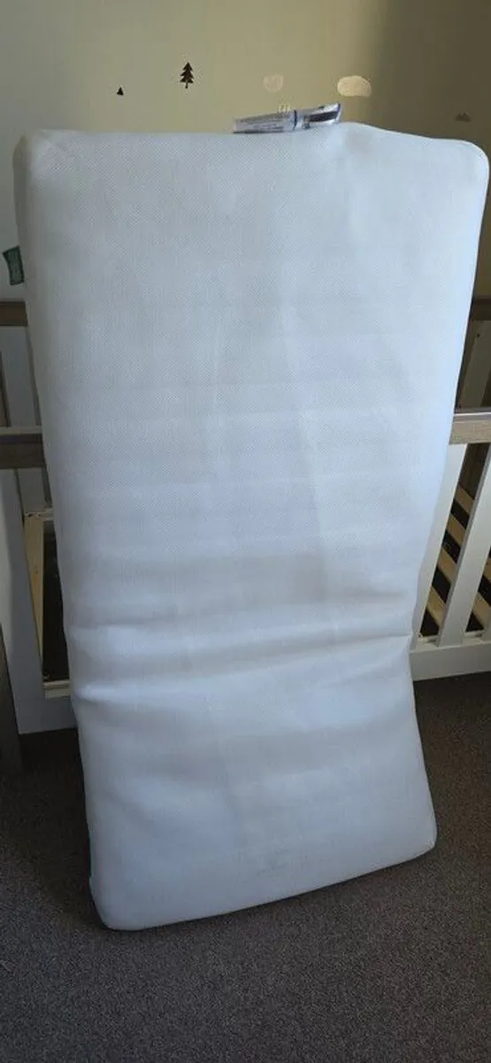 Mothercare cot 5-in-1 bed pristine condition with matress - Image 3