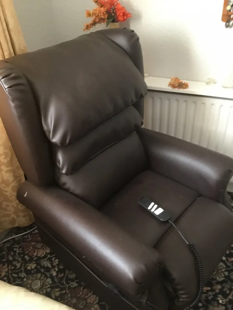 Leather fully electric orthopaedic chair - Image 3