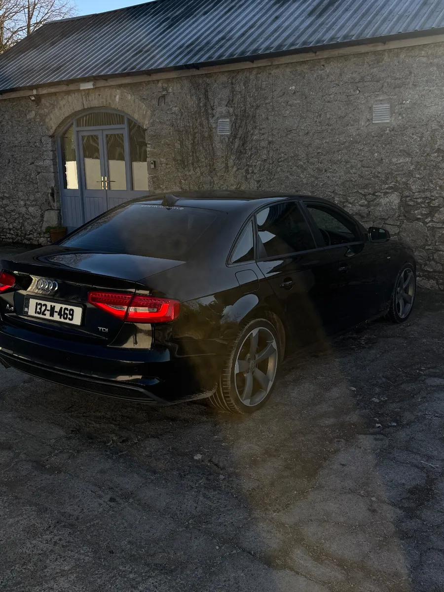 Audi A4 2013 S-Line Black edition - Image 4