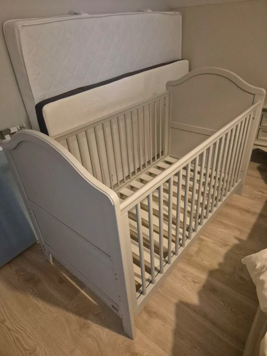 Cot bed - Image 1