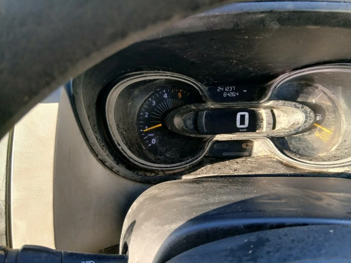 Renault trafic van - Image 2