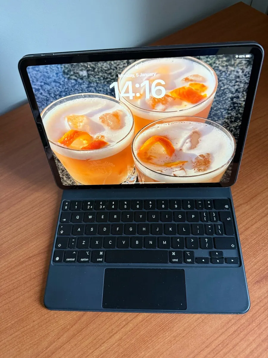 iPad Pro with original Apple cover and Keyboard - Image 1