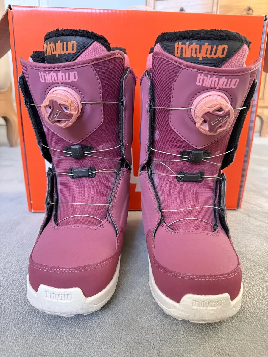 thirtytwo Snowboarding Boots UK Size 4 - Image 1