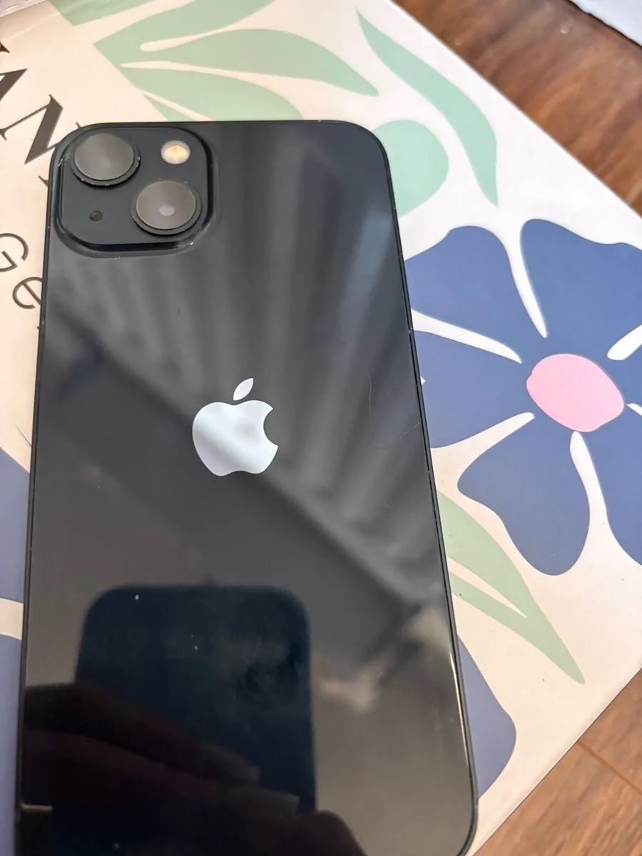 iPhone 13 - Image 4