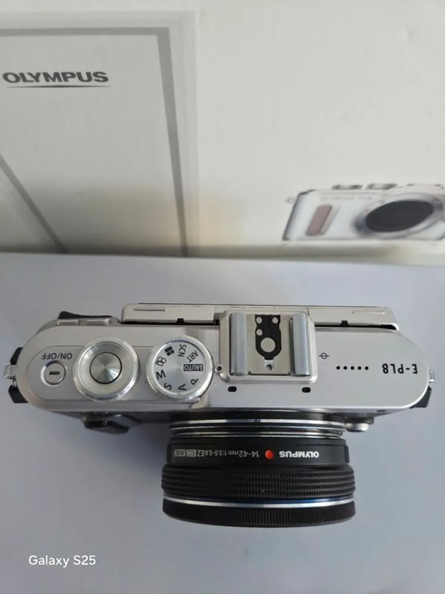 Olympus Pen E-PL 8 Camera kit - Image 3