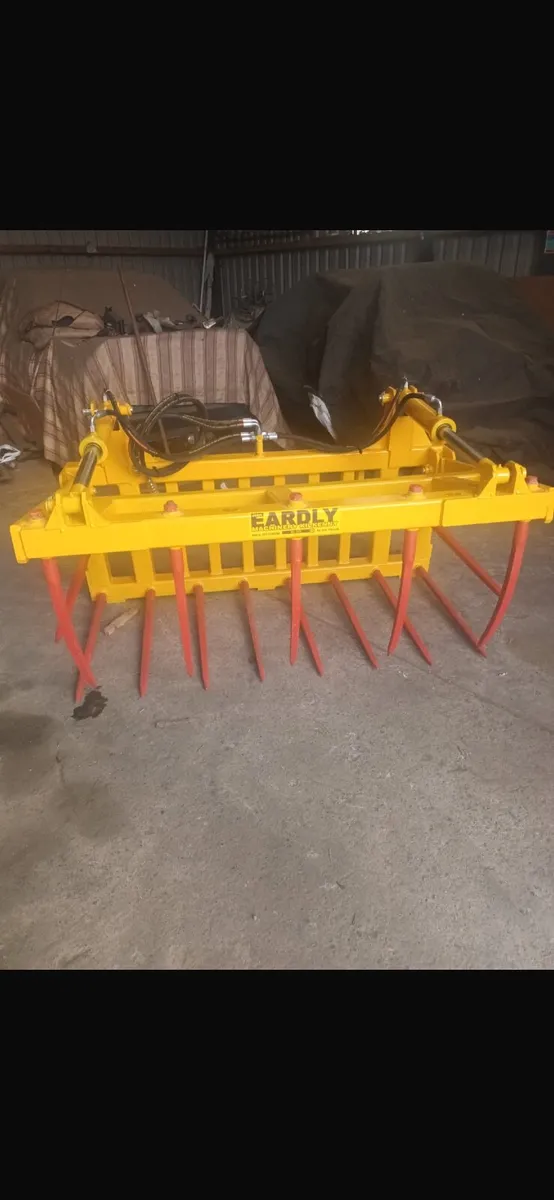 2nd Hand 5 ft tine grab excellent condition