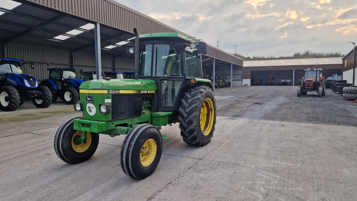 John Deere 2450 2WD - Image 1