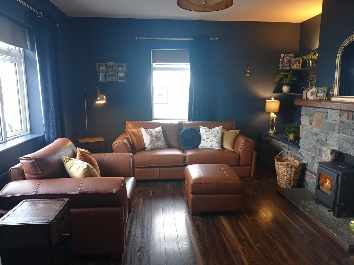 Leather suite - Image 1