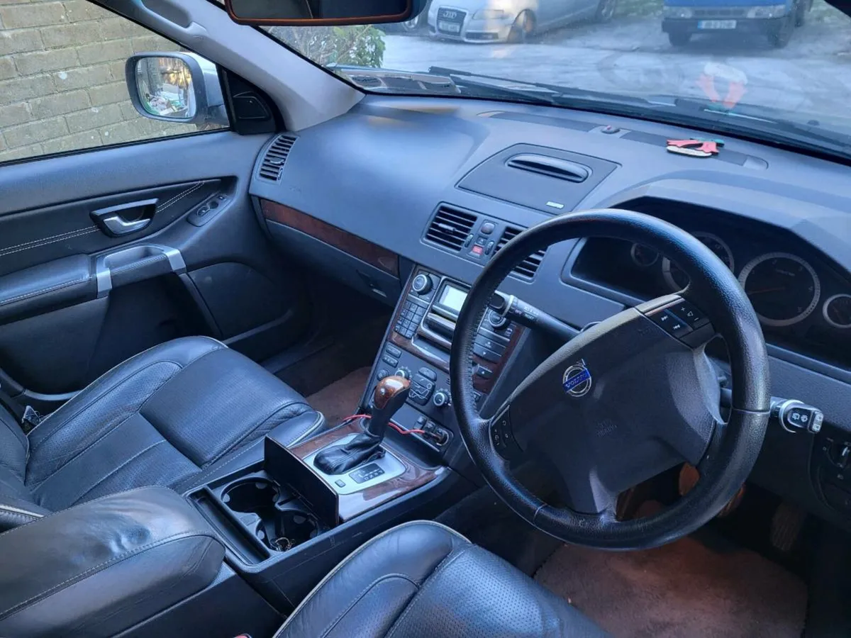 Volvo xc90 - Image 2