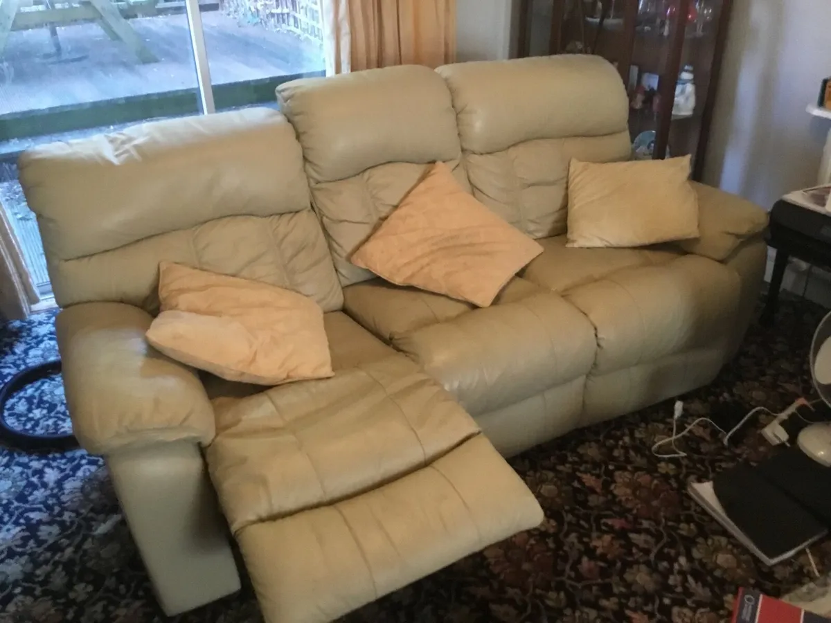 White leather sofa recliner set. - Image 4