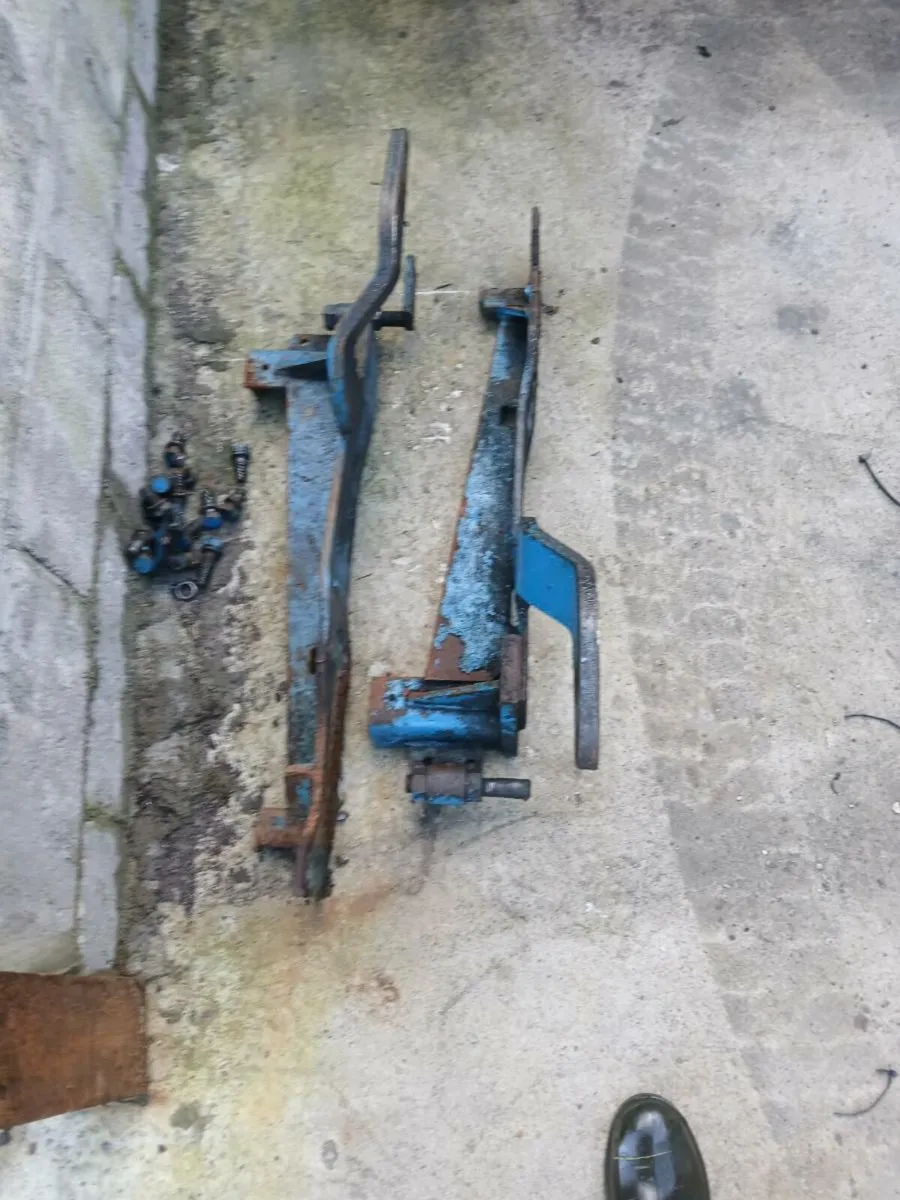 Ford 4610 loader - Image 4